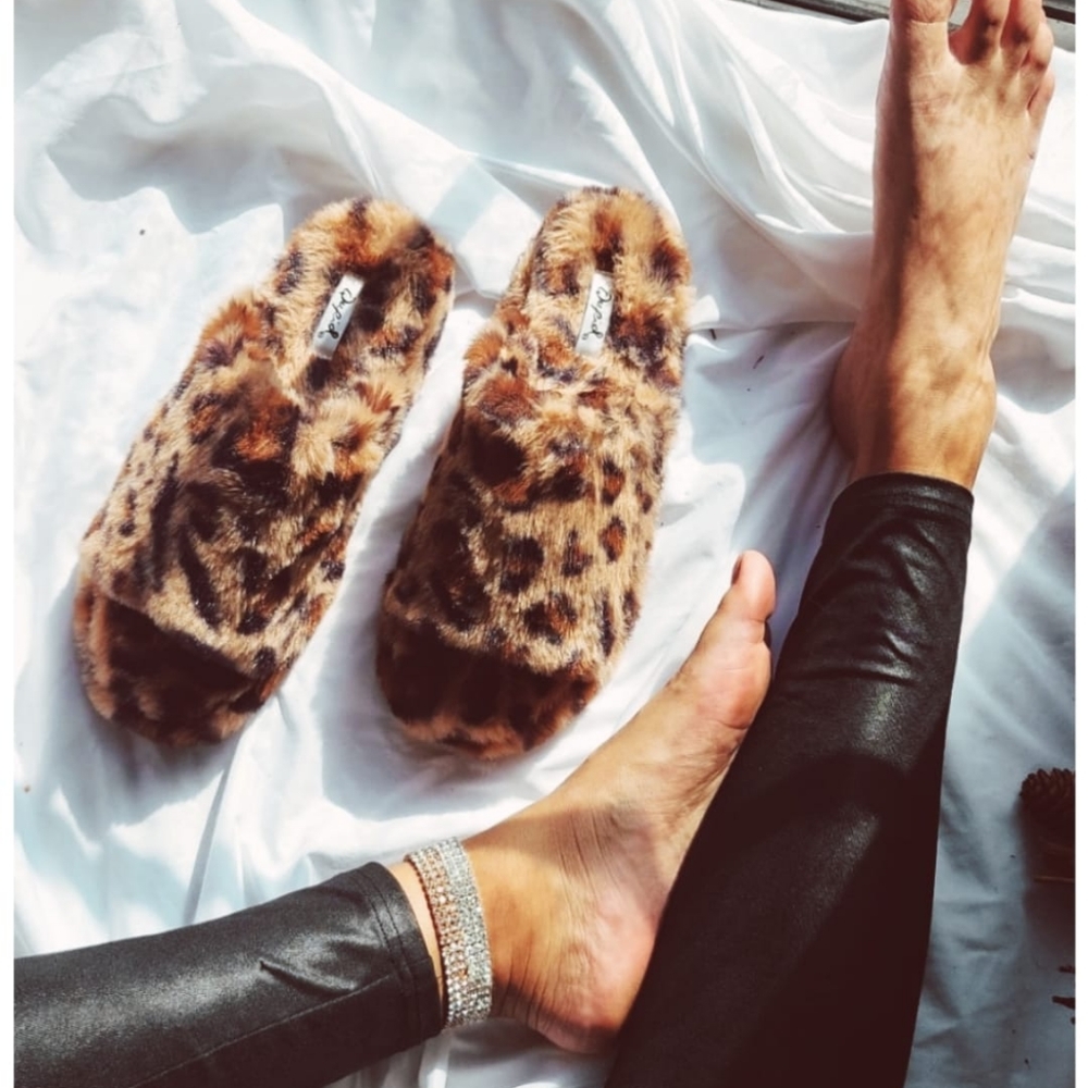 🆕️Comfy Collection// Leopard fur slides - Picture 2 of 4